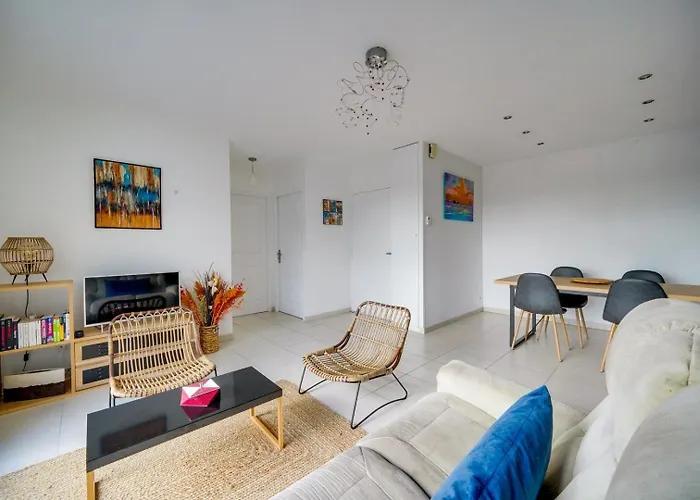 With Terrace And Parking * Mérignac