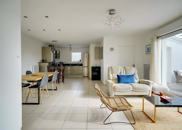 With Terrace And Parking Mérignac