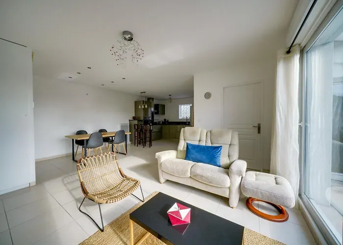 With Terrace And Parking * Mérignac