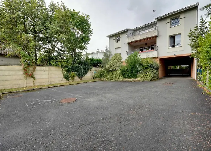 With Terrace And Parking Daire *